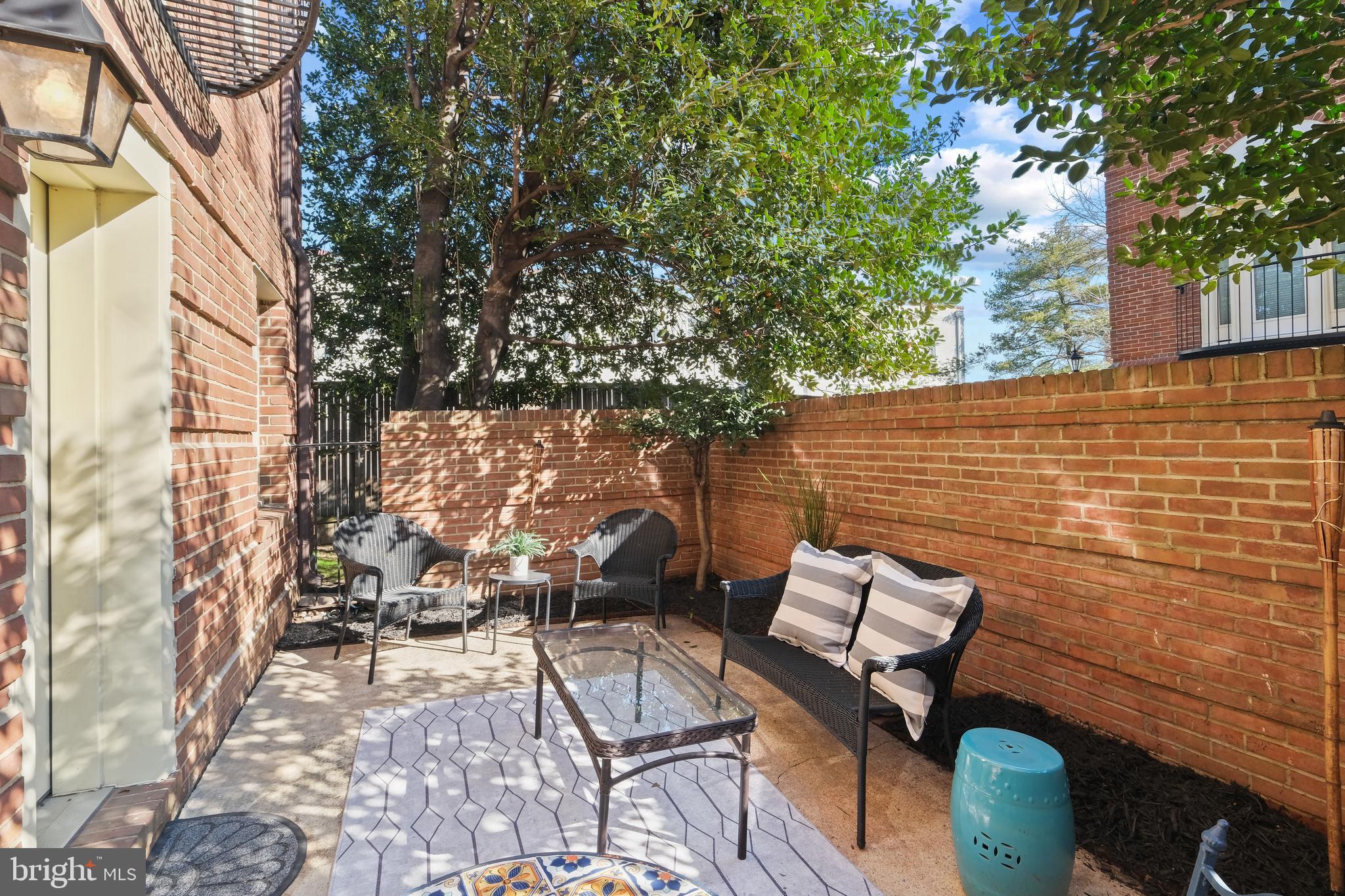 1209 N Pitt St #1b