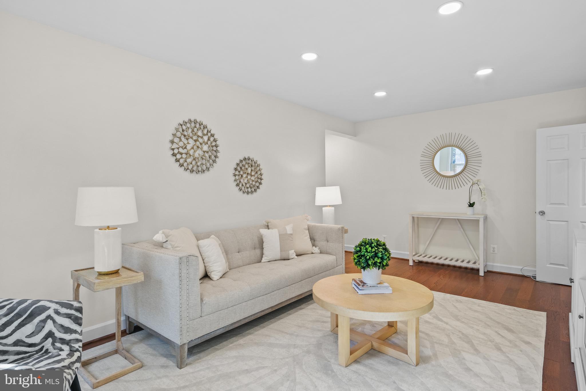 1209 N Pitt St #1b