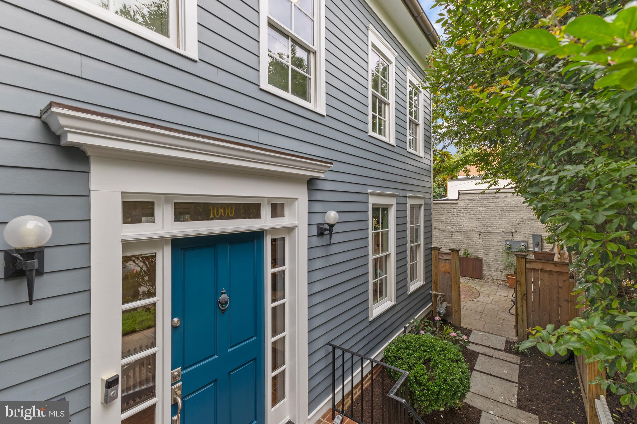1000 Princess St
