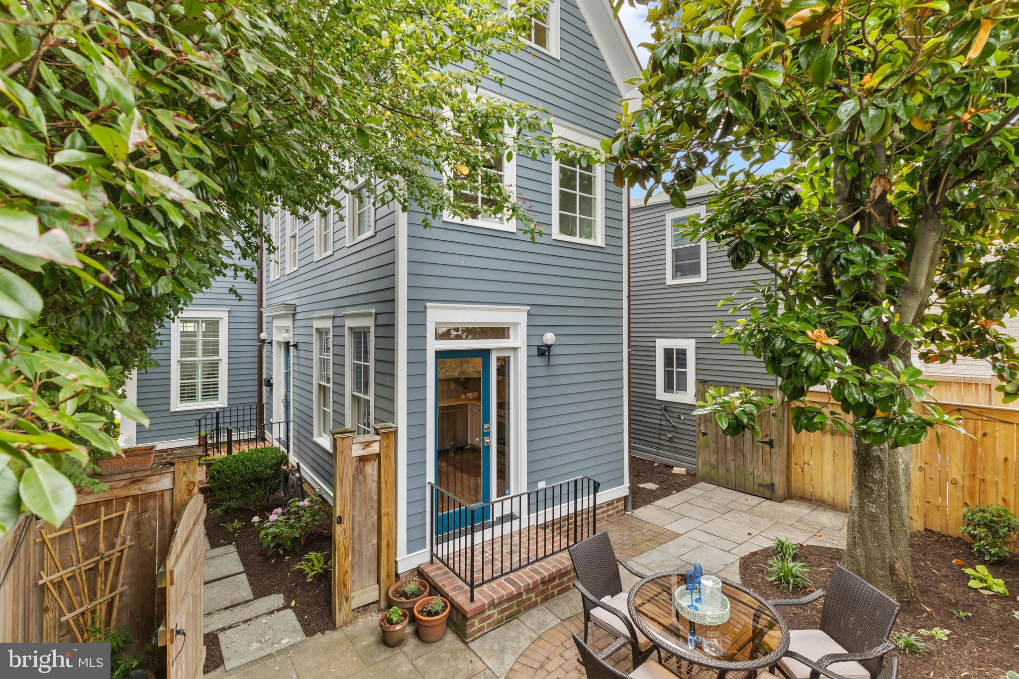 1000 Princess St