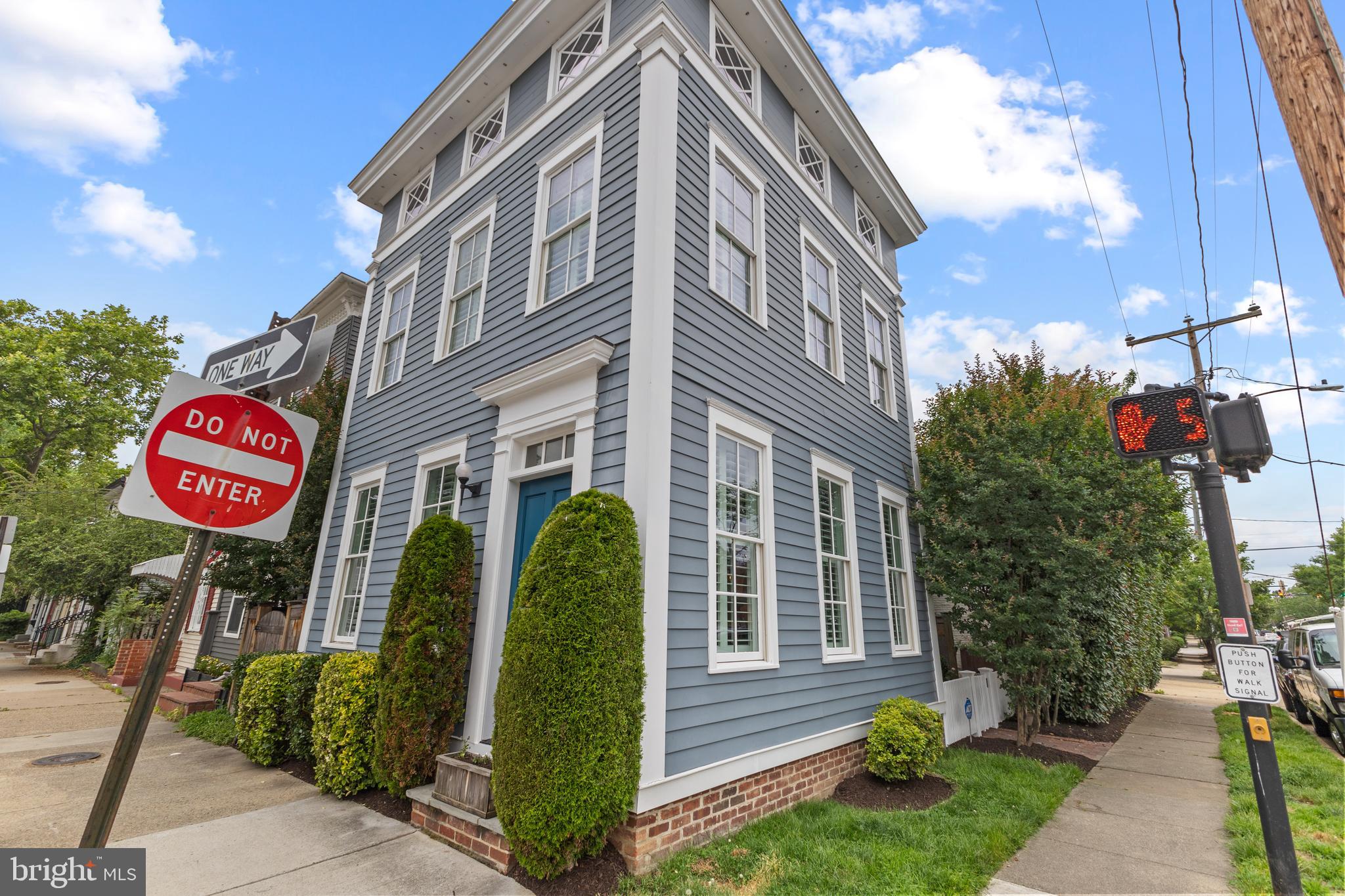 1000 Princess St