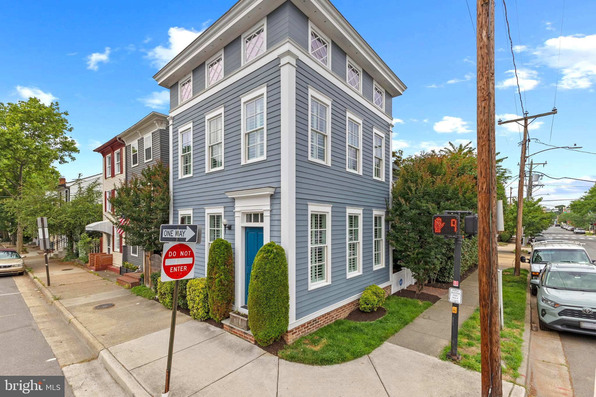 1000 Princess St