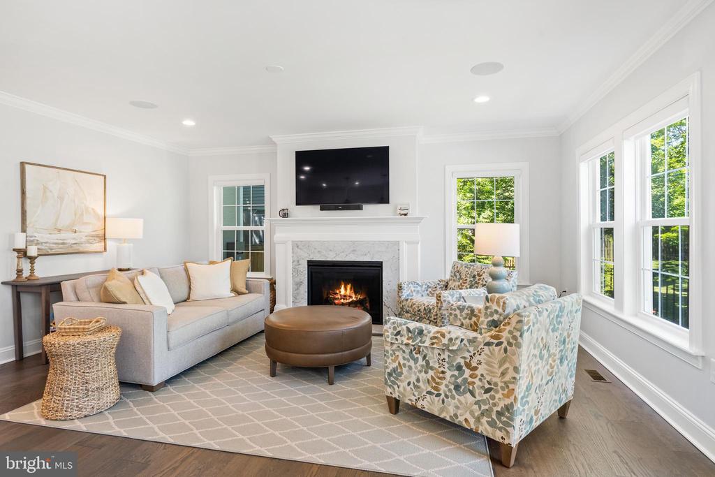 715 S Overlook Dr