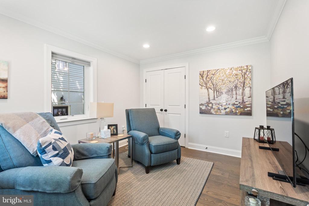 715 S Overlook Dr