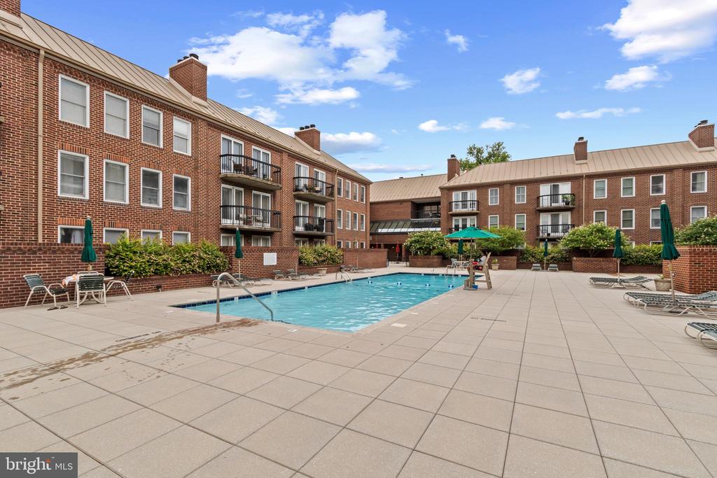 801 S Pitt St #427