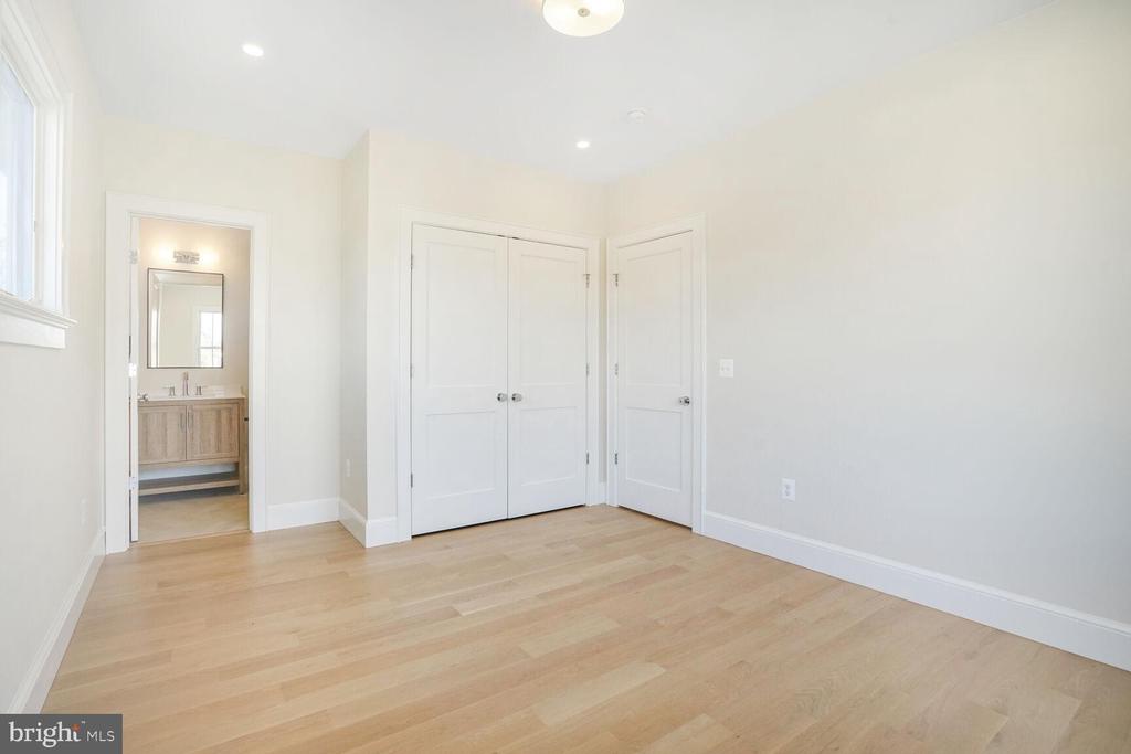 113 E Randolph Ave