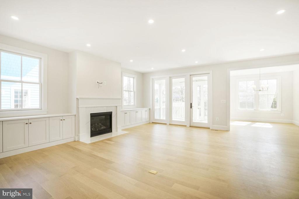 113 E Randolph Ave