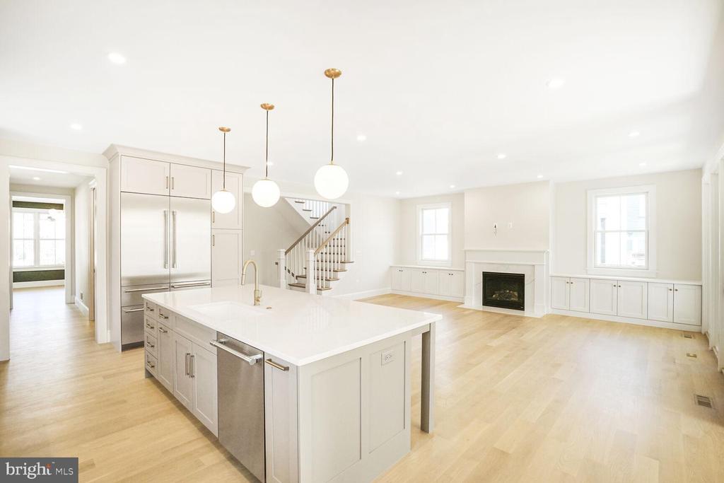 113 E Randolph Ave