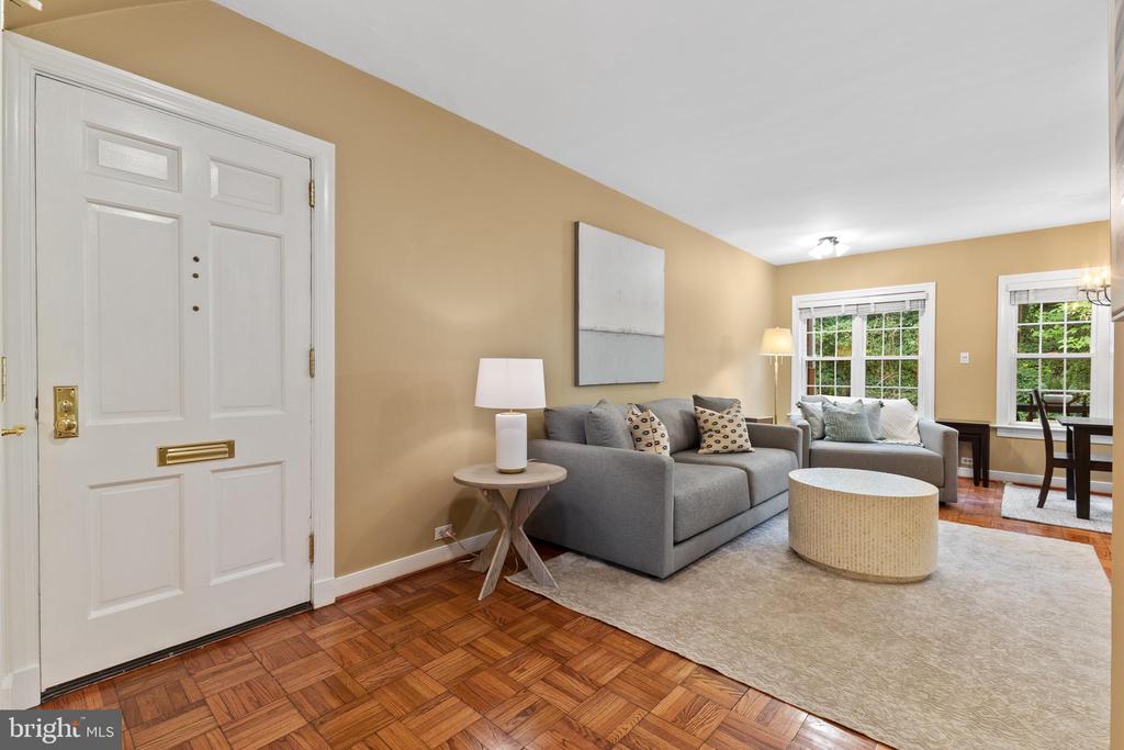 1032 Valley Dr