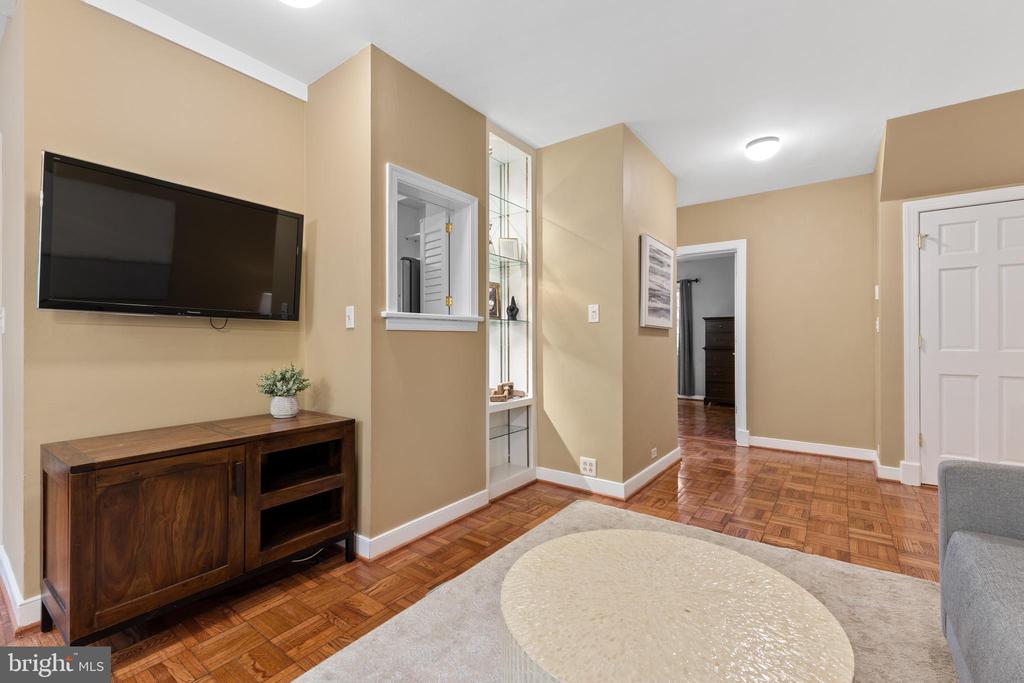 1032 Valley Dr