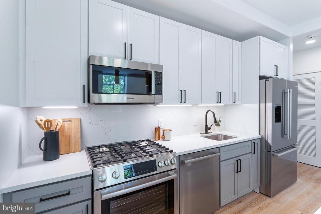 1229 King St #205