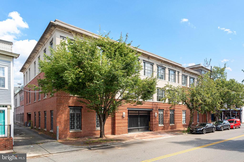 1229 King St #205