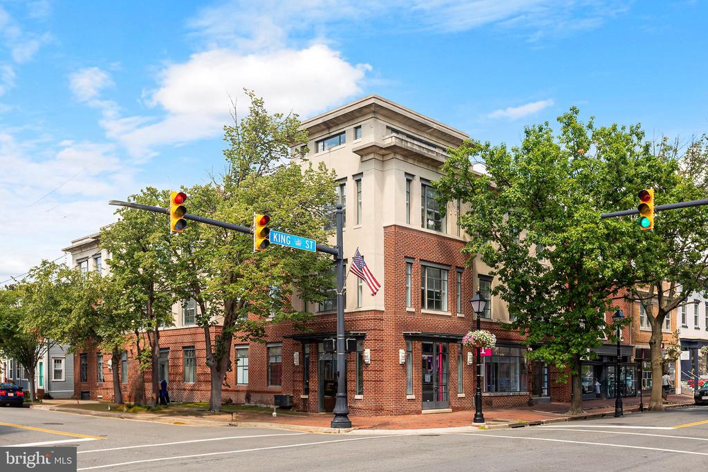 1229 King St #205