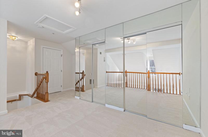 715 Norfolk Ln