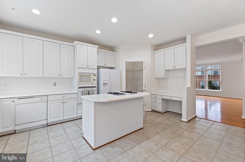 715 Norfolk Ln