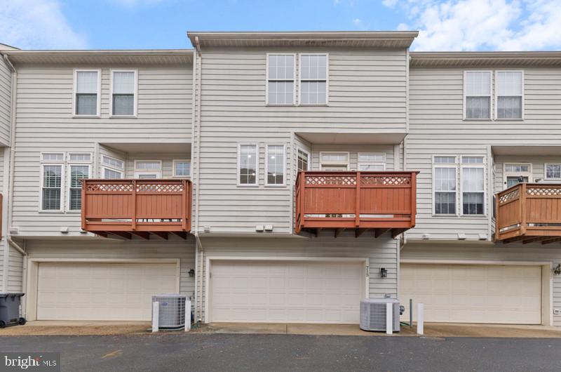 715 Norfolk Ln