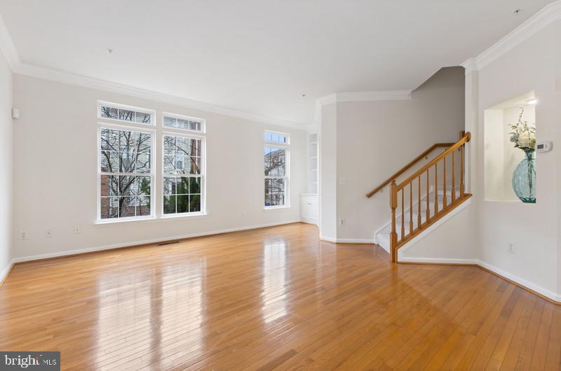 715 Norfolk Ln