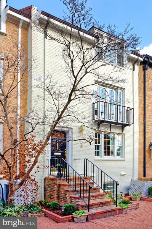 416 Princess St