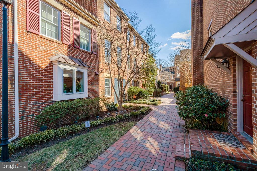 1113 Michigan Ct