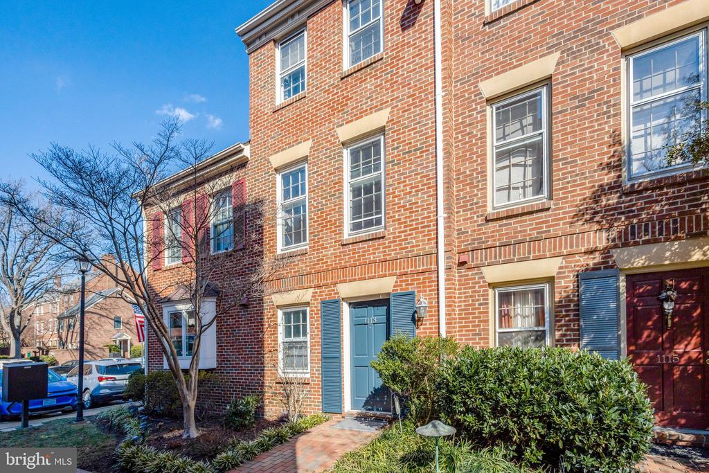 1113 Michigan Ct