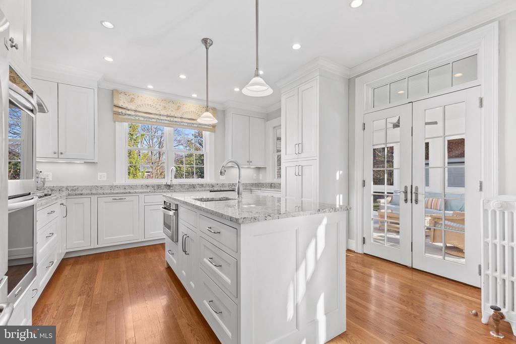 510 W Windsor Ave
