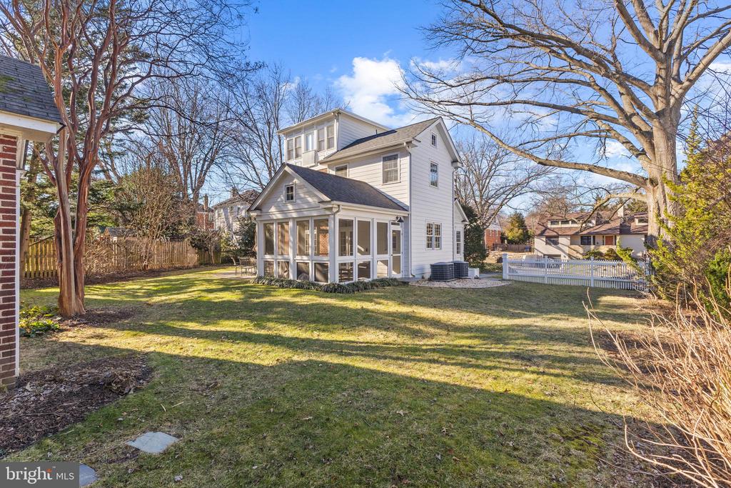 510 W Windsor Ave