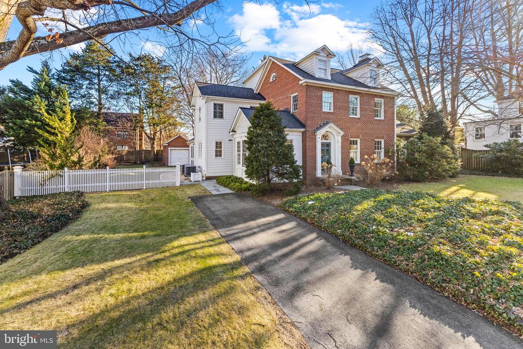 510 W Windsor Ave