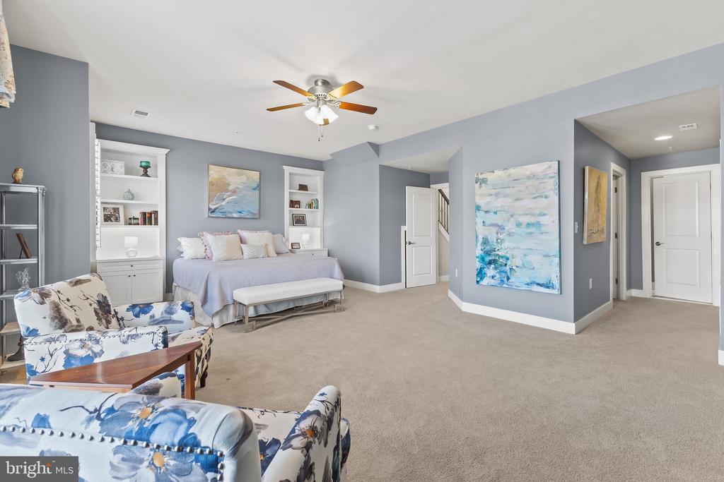 701 E Howell Ave