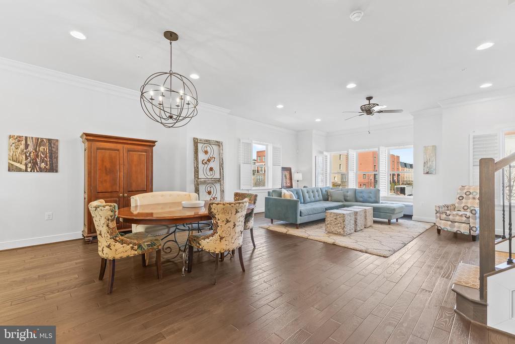 701 E Howell Ave