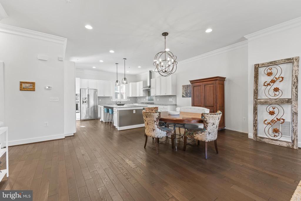 701 E Howell Ave