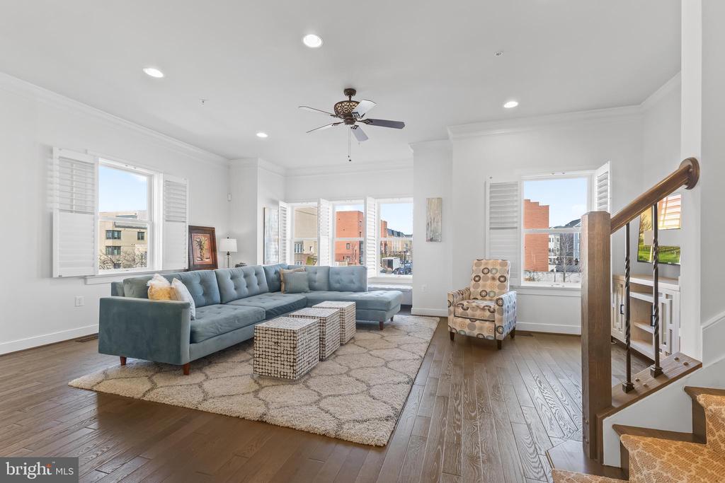 701 E Howell Ave
