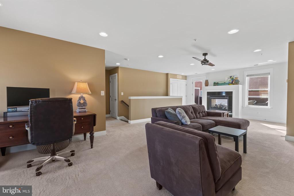 701 E Howell Ave