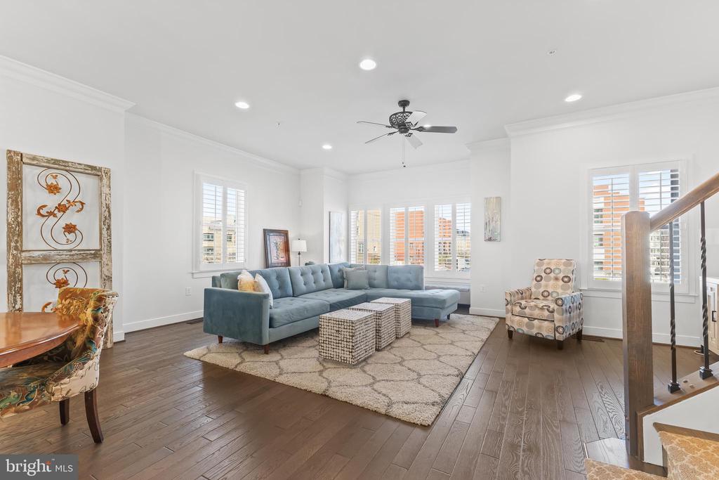 701 E Howell Ave
