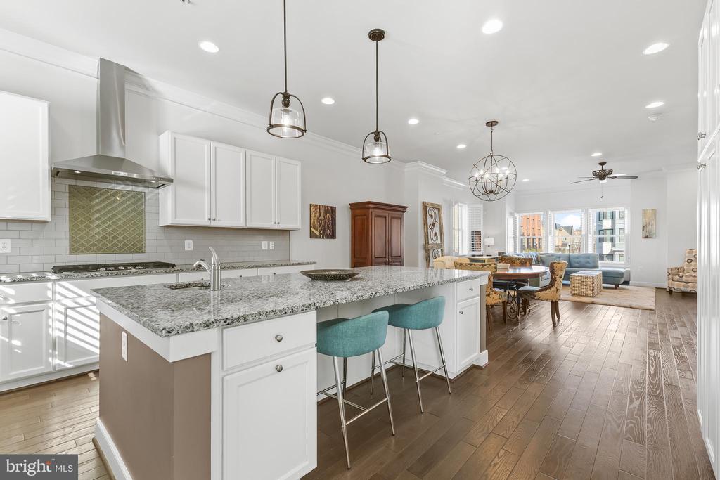 701 E Howell Ave