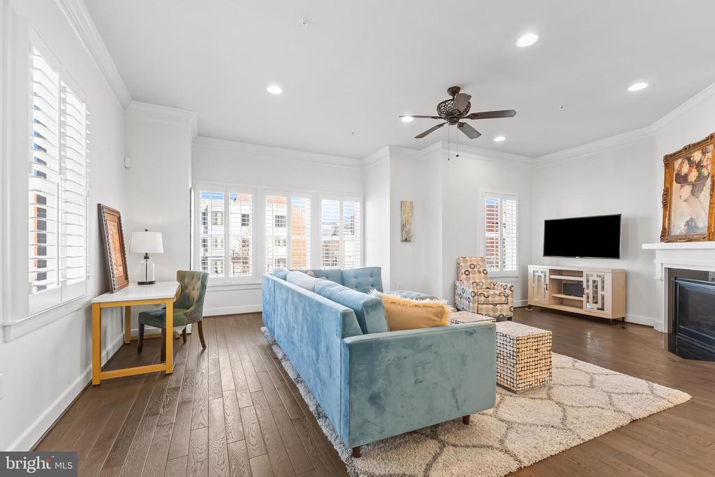 701 E Howell Ave