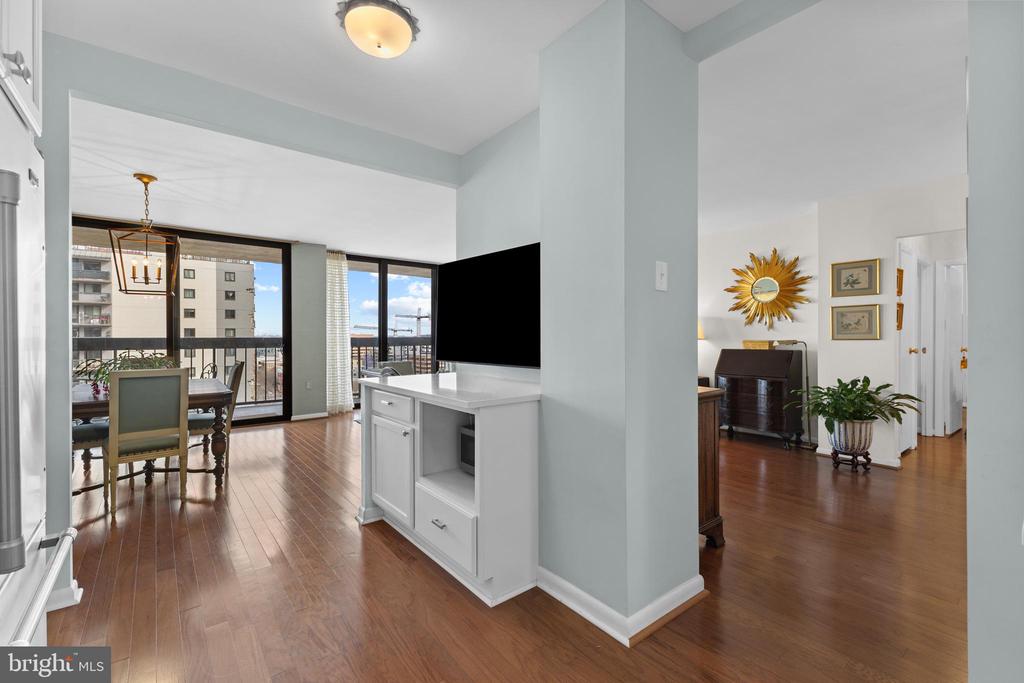 400 Madison St #1307