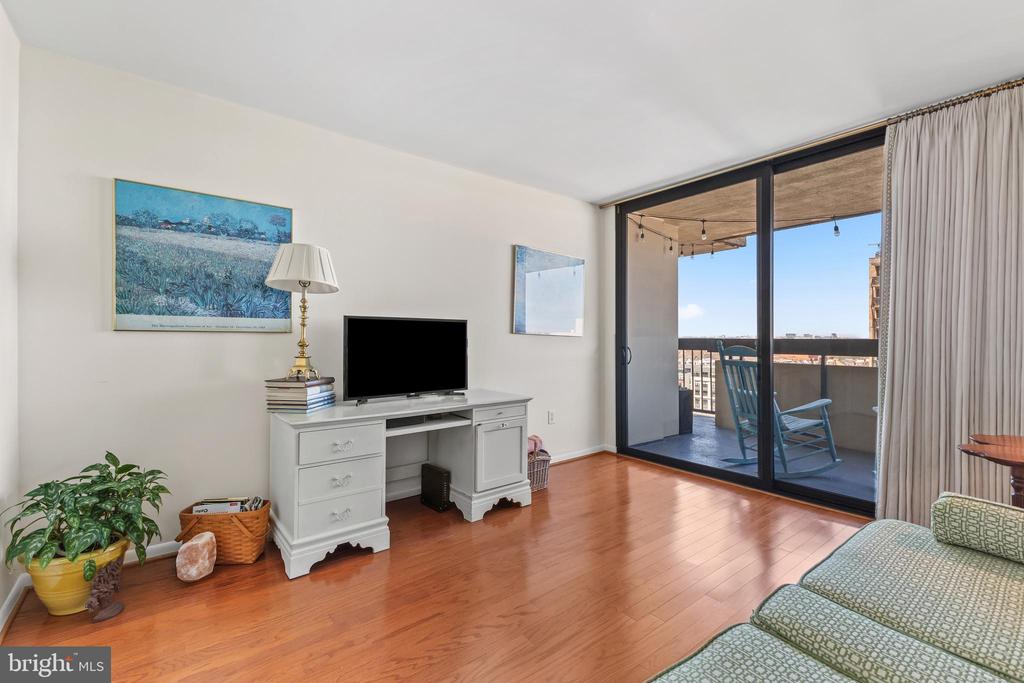 400 Madison St #1307