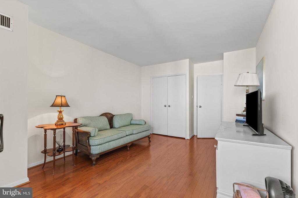 400 Madison St #1307