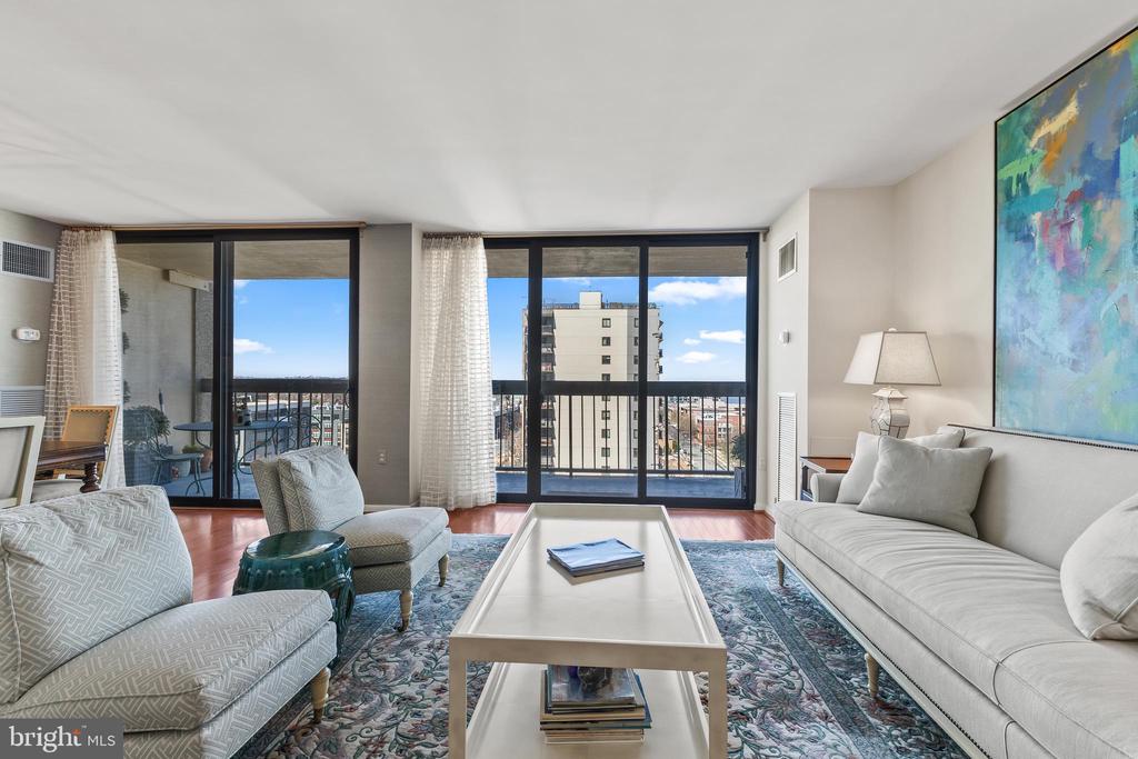 400 Madison St #1307