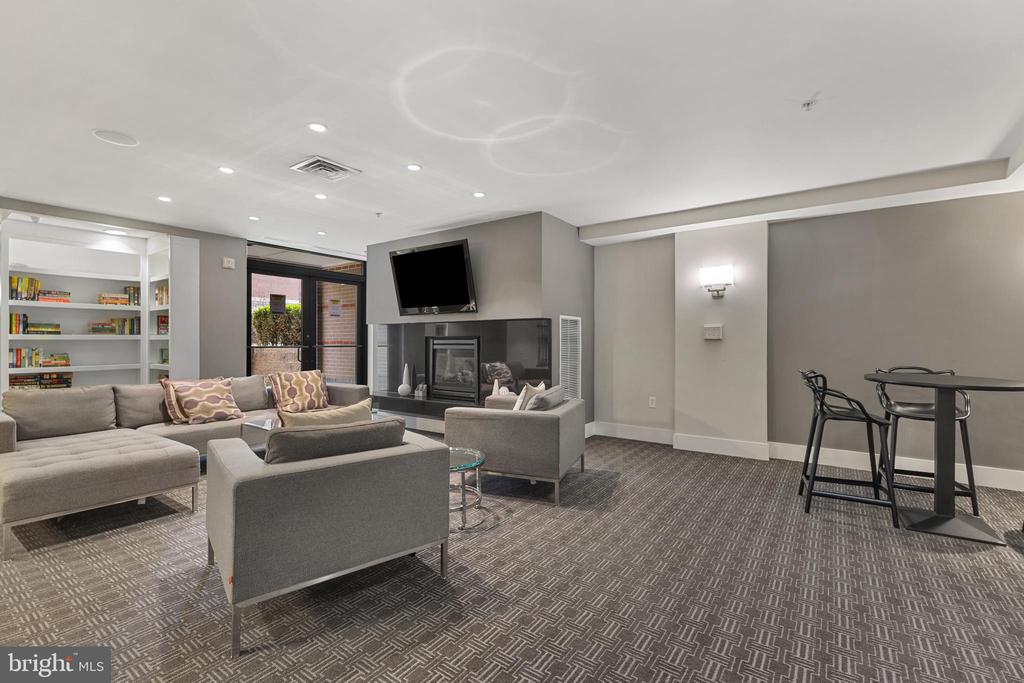 525 N Fayette St #302