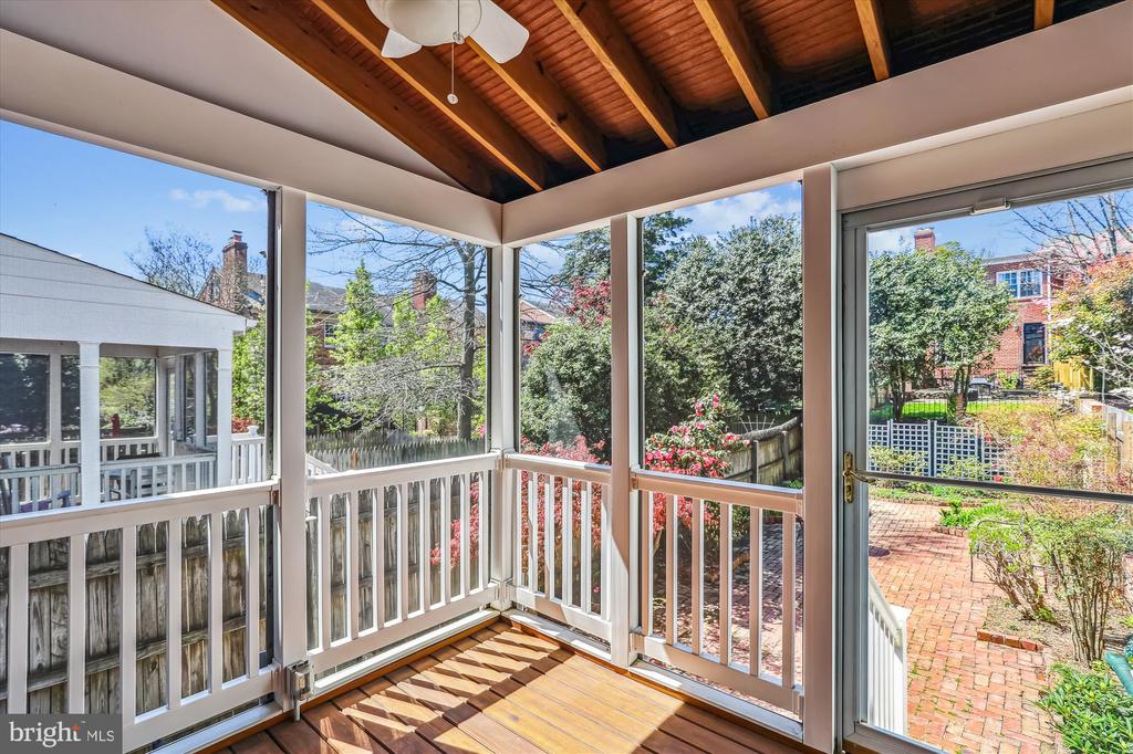821 S Lee St
