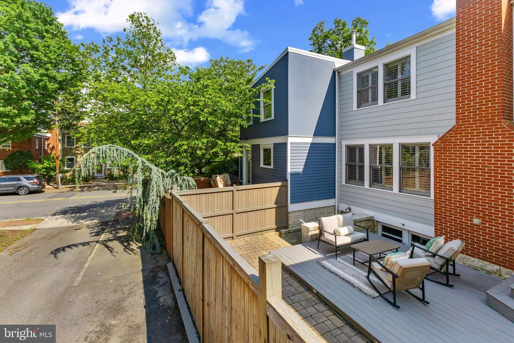 1401 Princess St