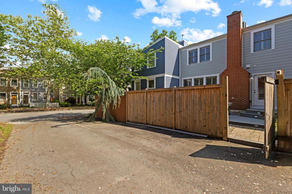 1401 Princess St