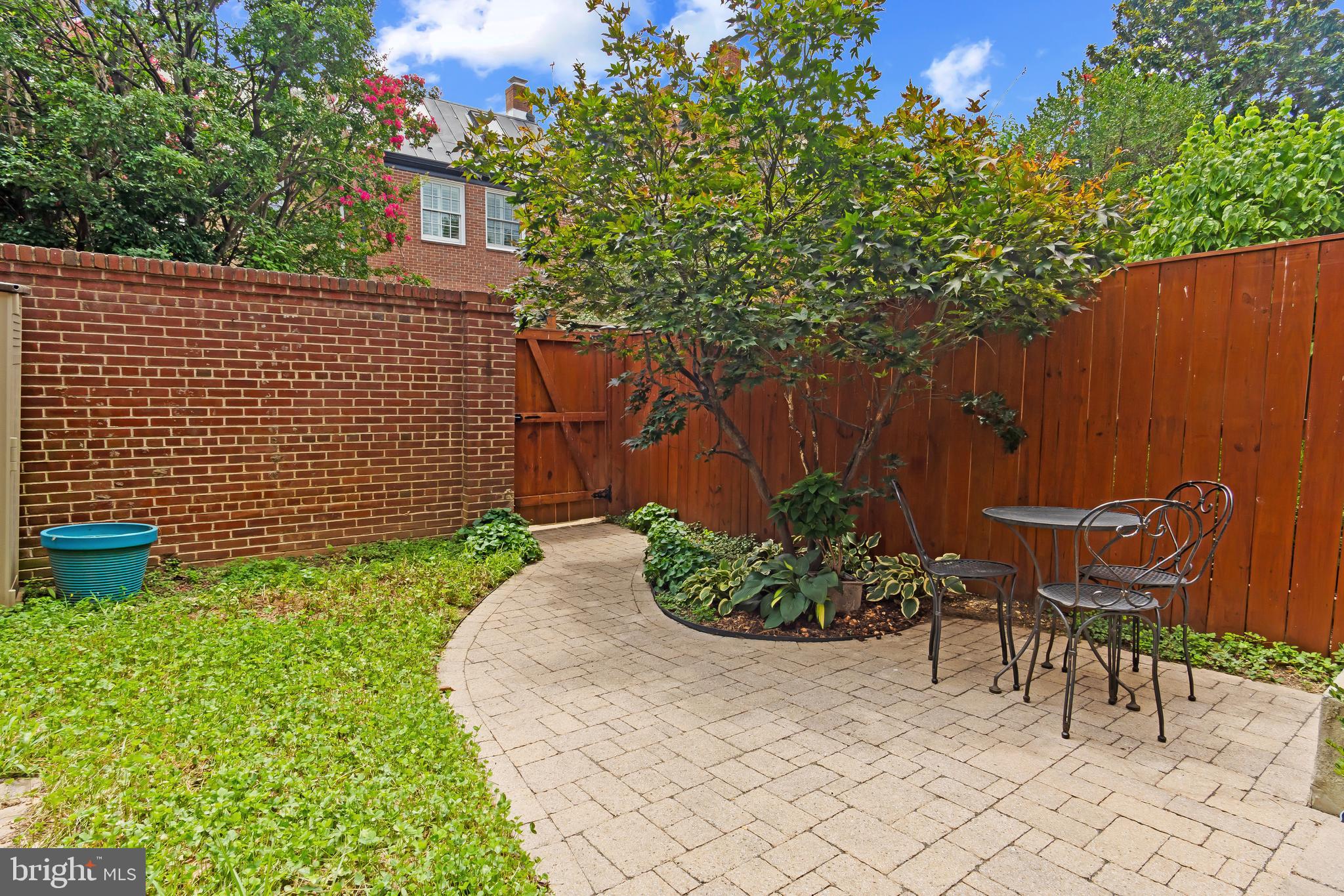 106 PRINCESS ST