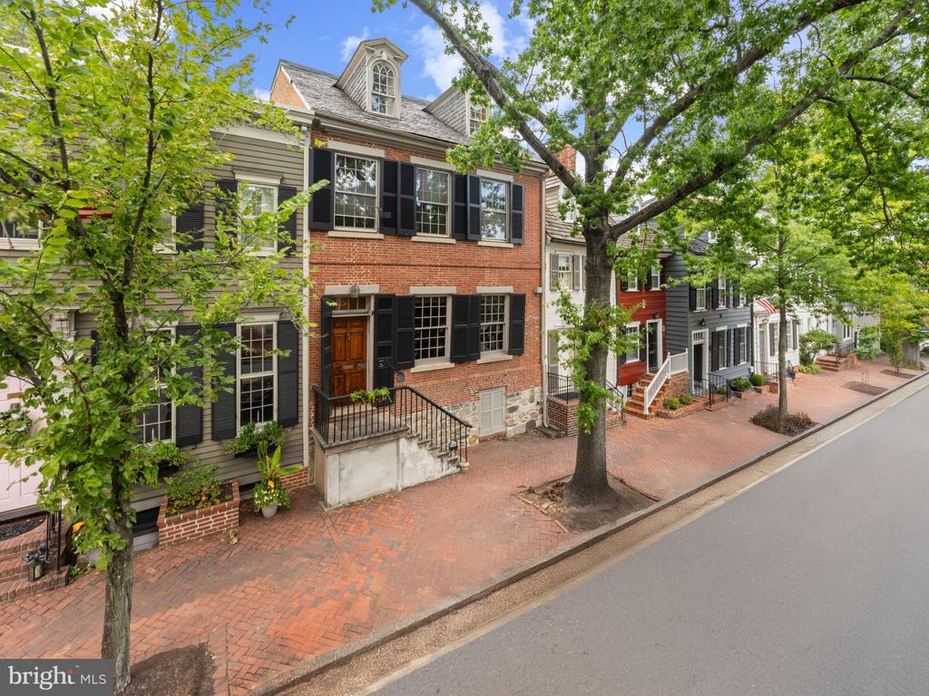 521 DUKE STREET