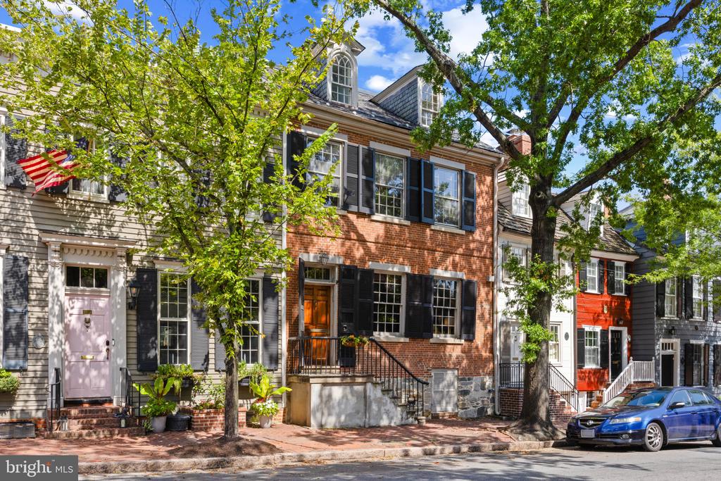 521 DUKE STREET