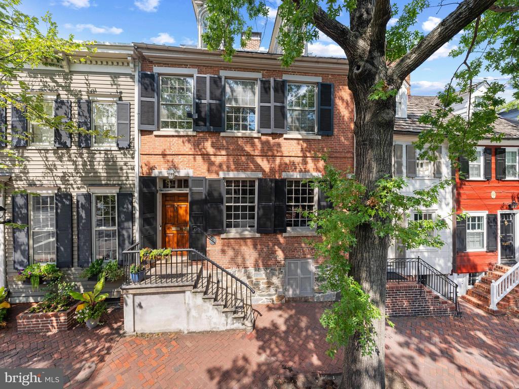 521 DUKE STREET