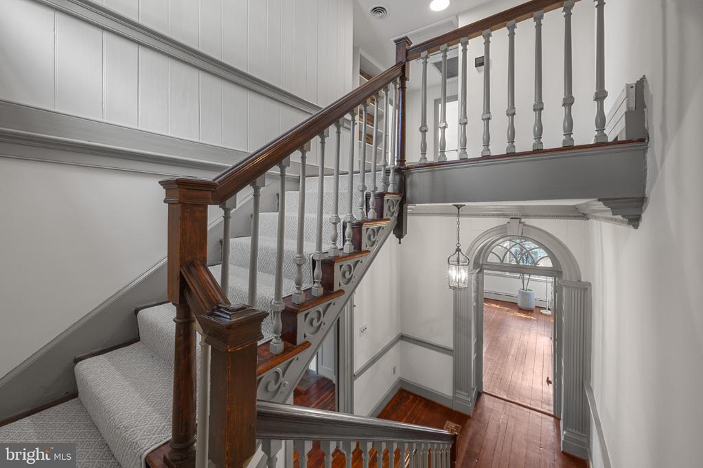 521 DUKE STREET