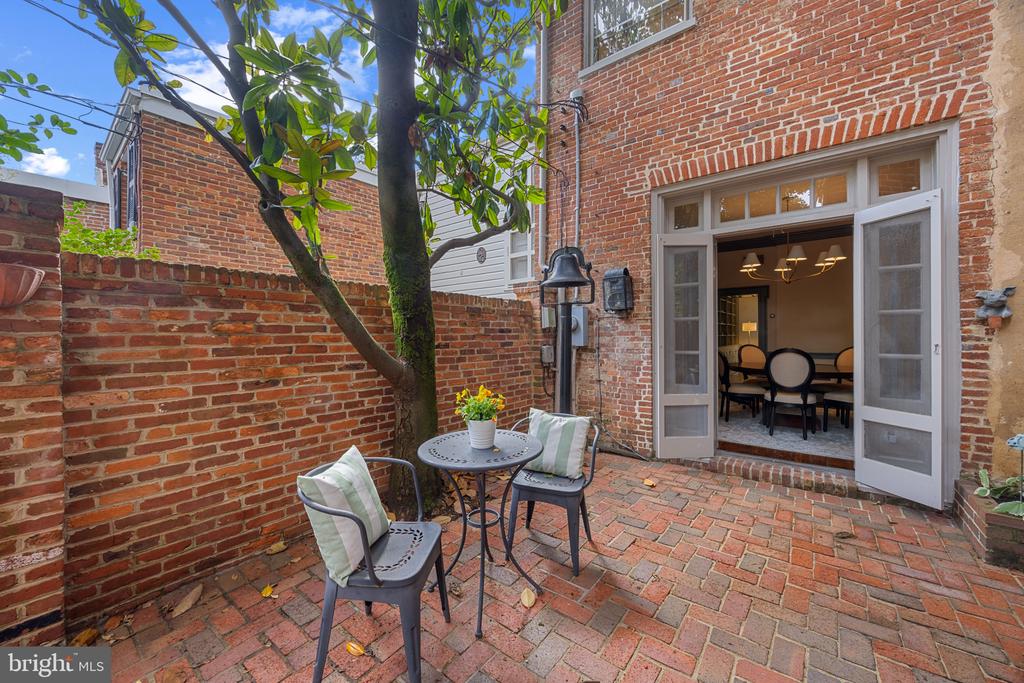 521 DUKE STREET