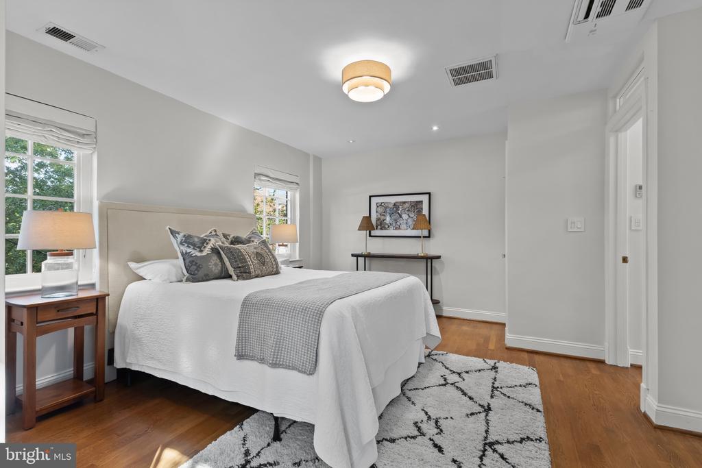 1302 MICHIGAN AVENUE